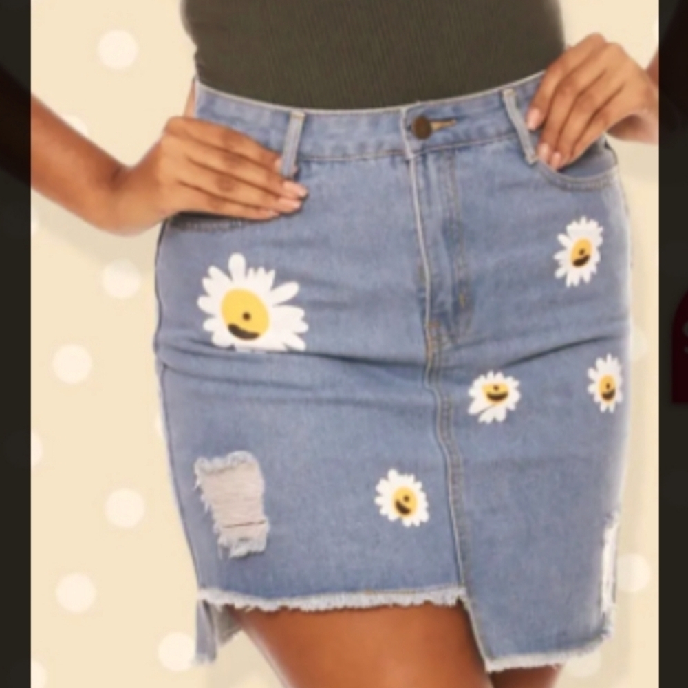 Sugar High Denim Skirt Daisies Pockets Zip/Button (NWT) Size 30
